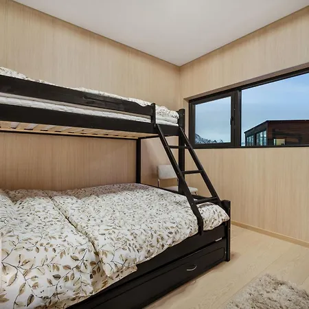 New Amazing With Spectacular View And Jacuzzi In The Heart Of Lofoten Holiday home