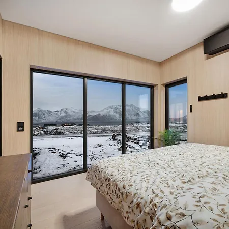 New Amazing With Spectacular View And Jacuzzi In The Heart Of Lofoten