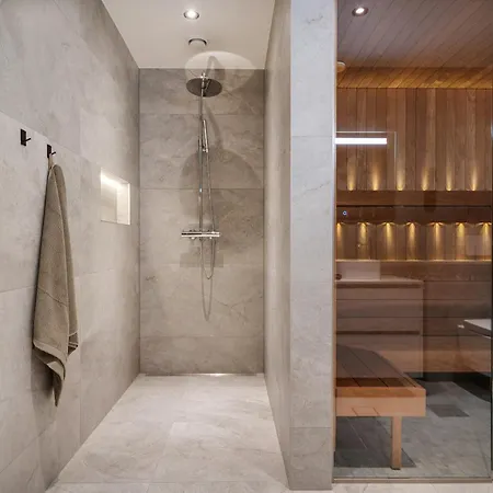 New Amazing With Spectacular View And Jacuzzi In The Heart Of Lofoten بيت للعطل