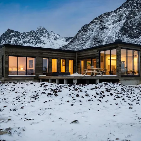 New Amazing With Spectacular View And Jacuzzi In The Heart Of Lofoten Сasa de vacaciones Lyngværet
