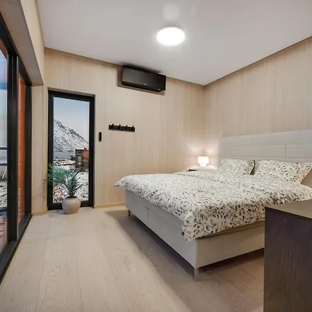 Holiday home New Amazing With Spectacular View And Jacuzzi In The Heart Of Lofoten