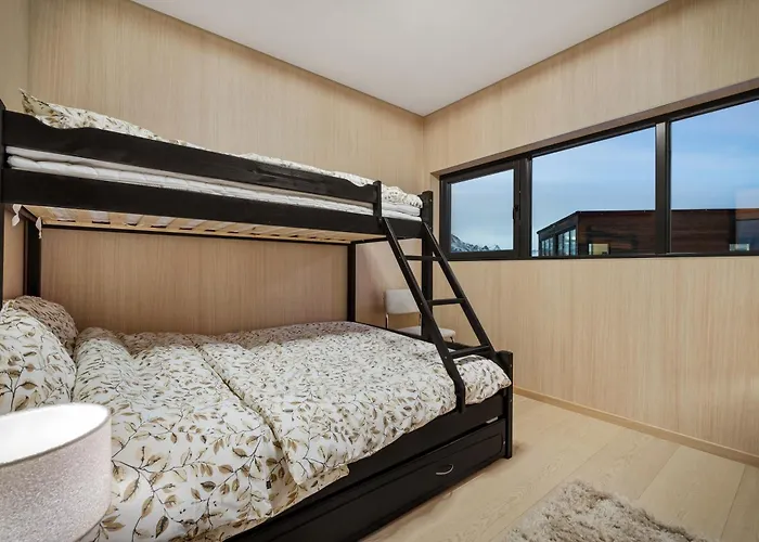 New Amazing With Spectacular View And Jacuzzi In The Heart Of Lofoten Hébergement de vacances
