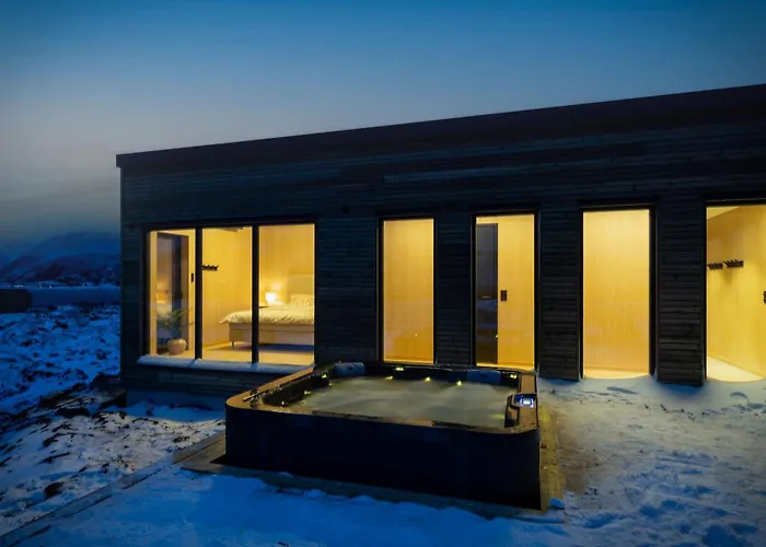 New Amazing With Spectacular View And Jacuzzi In The Heart Of Lofoten Hébergement de vacances Lyngværet