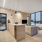 New Amazing With Spectacular View And Jacuzzi In The Heart Of Lofoten