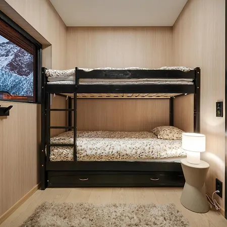 New Amazing With Spectacular View And Jacuzzi In The Heart Of Lofoten *