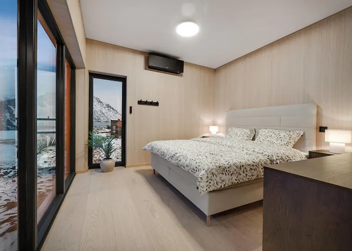 Сasa de vacaciones New Amazing With Spectacular View And Jacuzzi In The Heart Of Lofoten